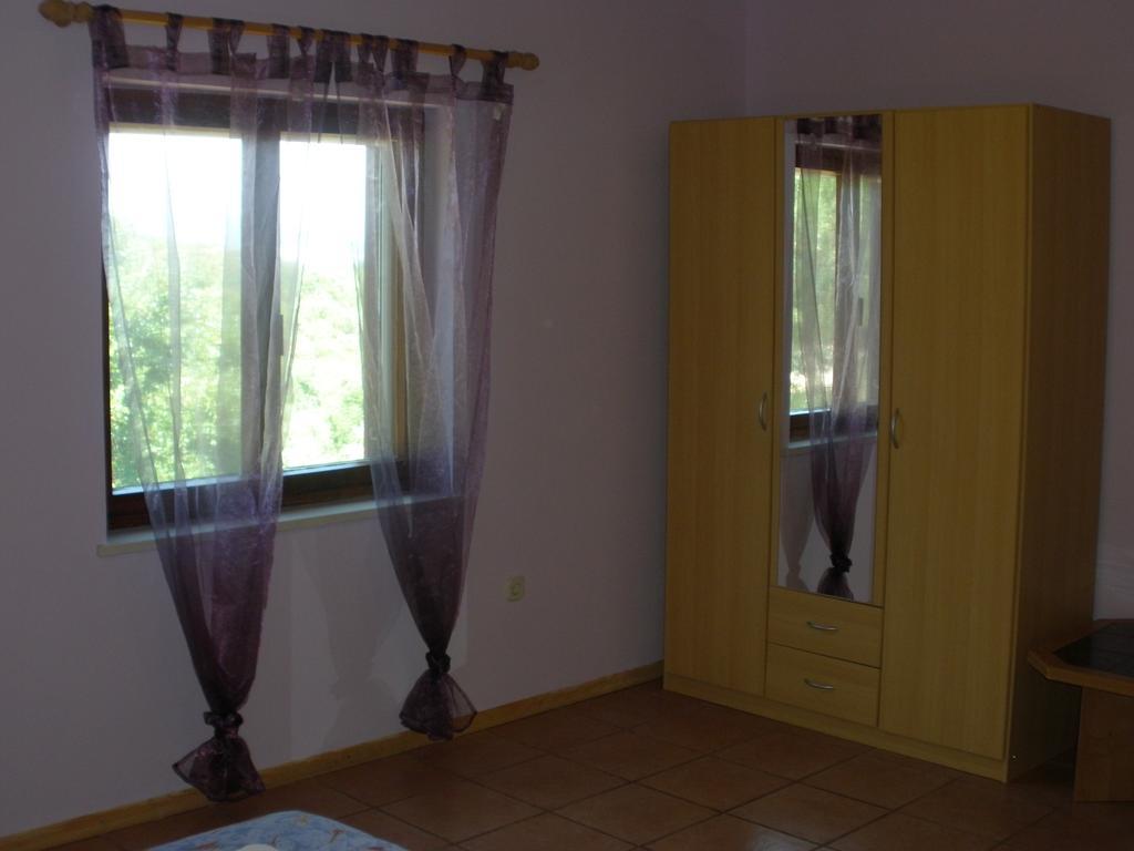 Corry 1 Apartment Ravni Phòng bức ảnh