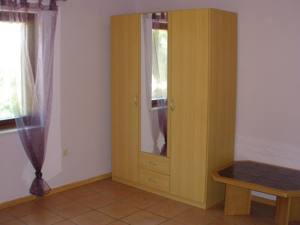 Corry 1 Apartment Ravni Phòng bức ảnh